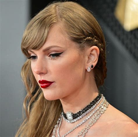 taylor swift pearl choker